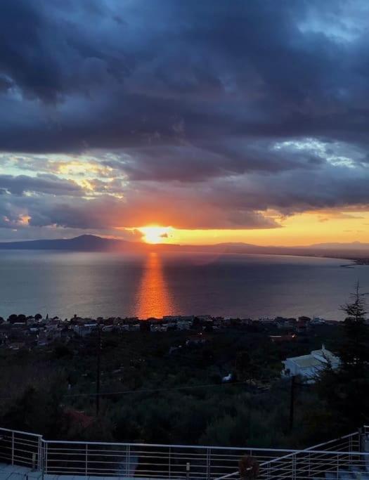 Marine'S Lux Villa:Golden Sunset Kalamata Exteriör bild